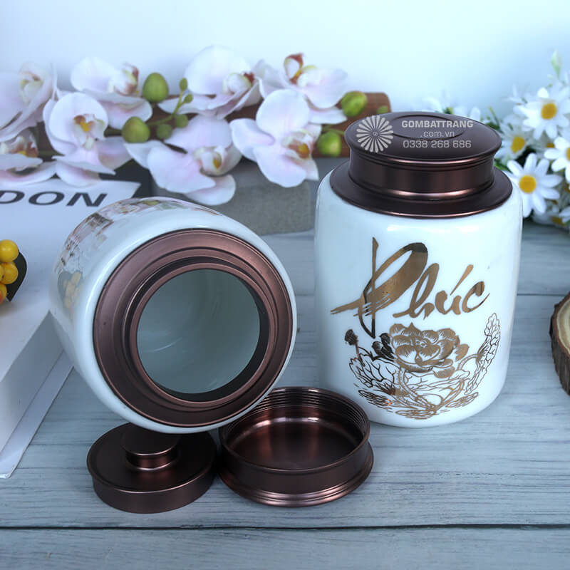 Chiều cao vừa phải của hũ đựng trà bằng gốm giúp bạn dễ dàng cất giữ trong tủ bếp, trên kệ trà