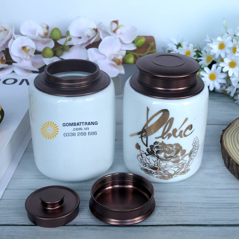 Sự kết hợp của những màu sắc mang lại vẻ đẹp thanh lịch, quý phái cho lọ đựng trà