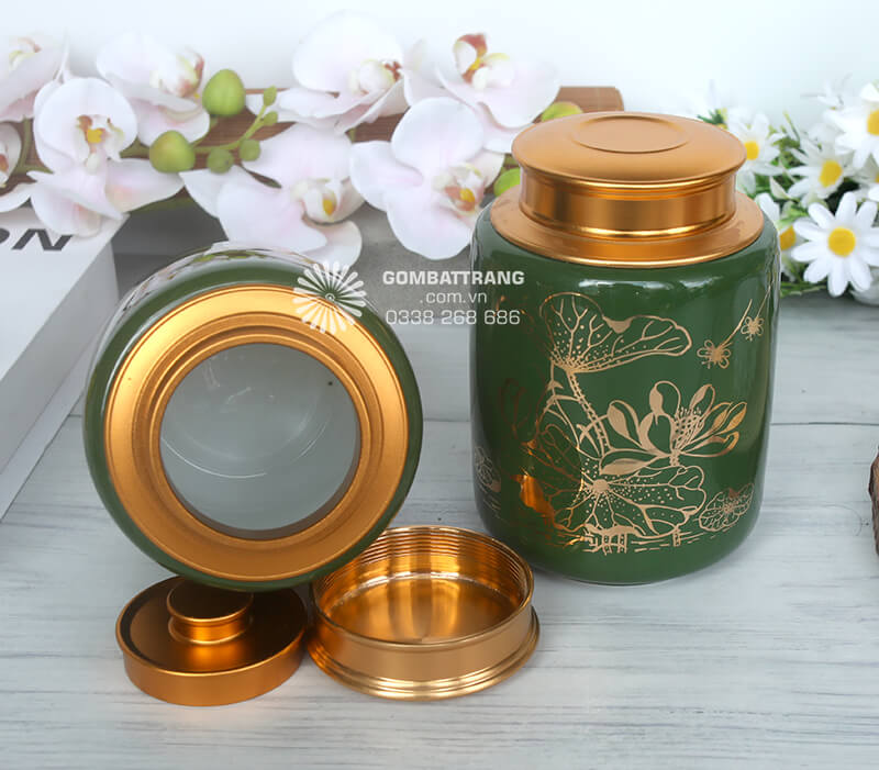Lọ đựng trà gốm Bát Tràng với họa tiết văn hóa đậm chất Hà Nội