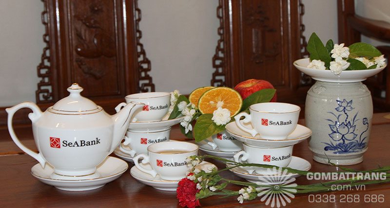 Ấm chén Bát Tràng in logo, sứ sạch an toàn cho sức khỏe người tiêu dùng