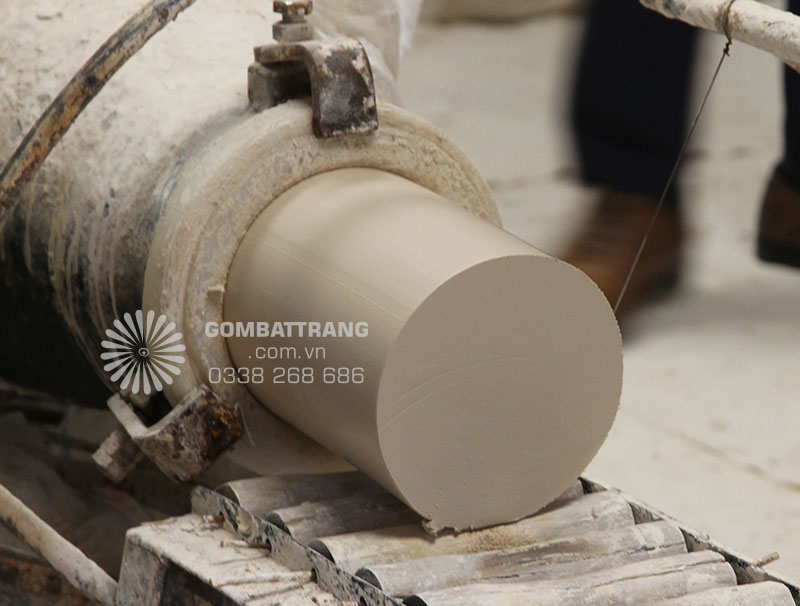 Quà tặng bộ ấm chén Bát Tràng in logo được sản xuất từ đất sét cao lanh tinh luyện