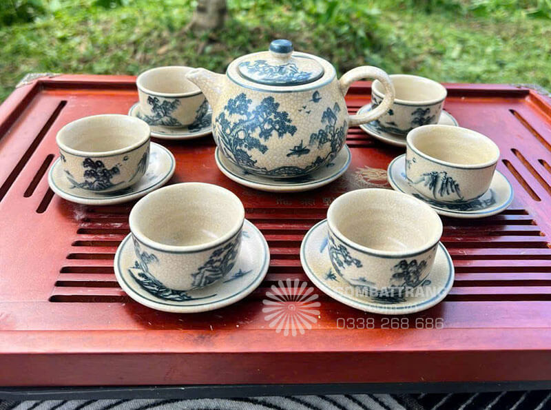 Bộ ấm chén men rạn cổ truyền của Gốm Bát tràng, vẽ Tùng