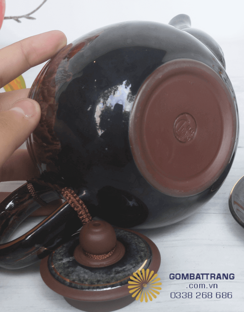 Kiểu dáng ấm tròn đầy tượng trưng cho sự viên mãn và sung túc. Đây là lựa chọn quà tặng ý nghĩa cho dịp tân gia hay khai trương