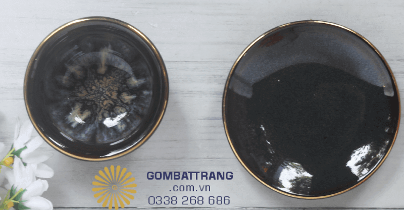 Bộ ấm chén có thể dùng cho cả trà nóng và trà thảo mộc, giữ hương vị nguyên bản và hạn chế thất thoát nhiệt