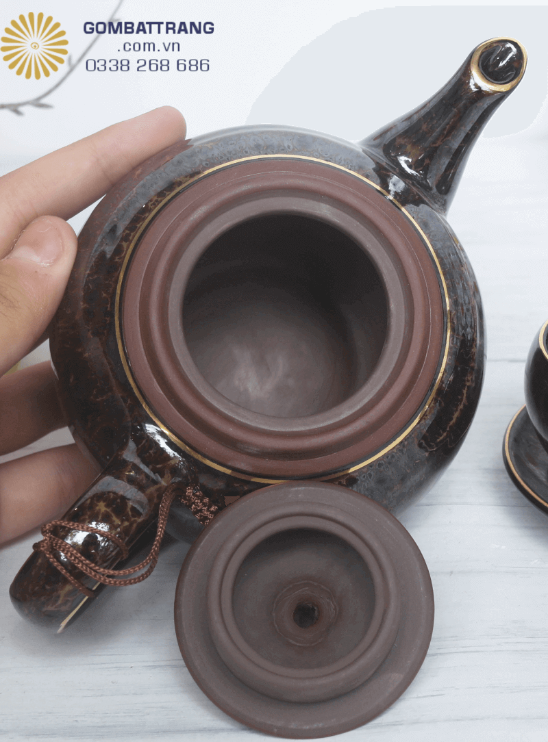 Kích thước vừa tay giúp người thưởng trà dễ nâng chén, giữ được trọn hương và vị cho mỗi ngụm