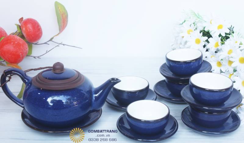 Bộ ấm chén men hỏa biến độc bản – sắc men loang tự nhiên khác biệt, không chiếc nào giống chiếc nào. Mỗi sản phẩm là một bức tranh nghệ thuật từ đất và lửa.