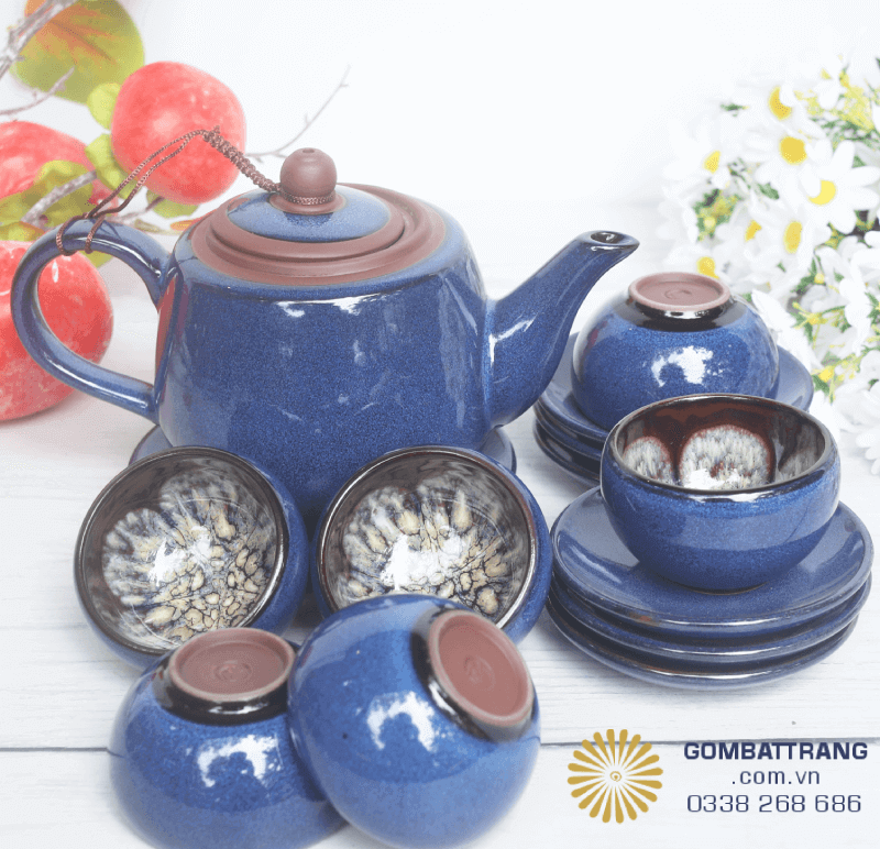 Bộ sản phẩm được nung ở nhiệt độ cao, đảm bảo an toàn cho sức khỏe. Chất gốm bền chắc giúp chống nứt vỡ tốt hơn so với nhiều loại ấm chén thông thường
