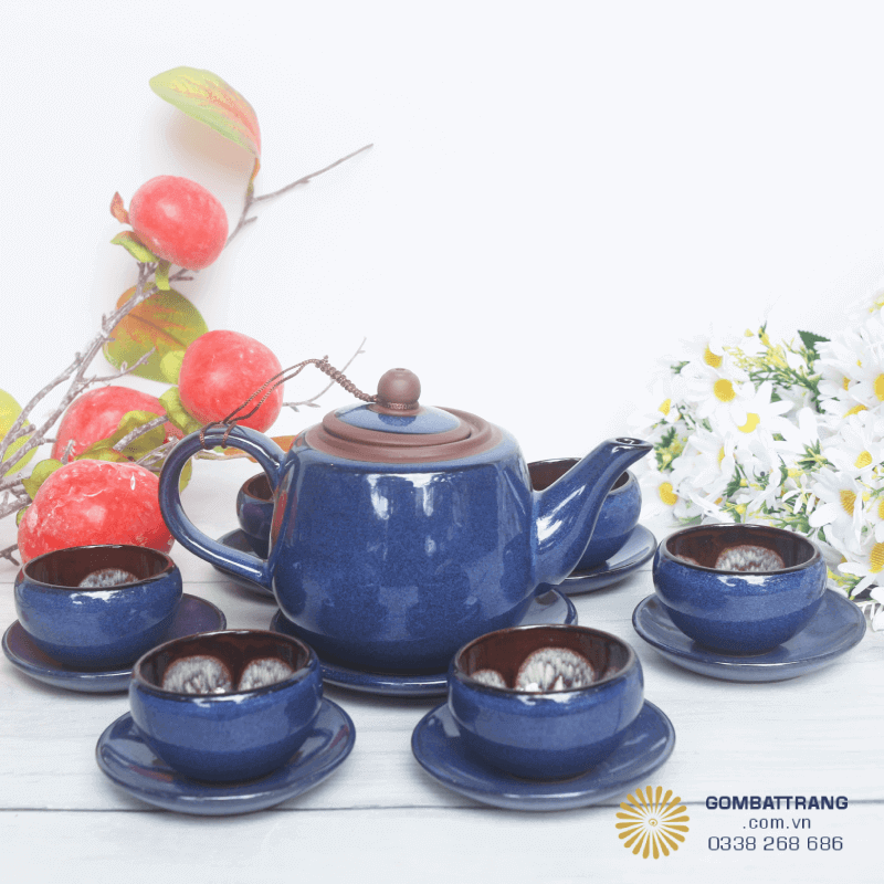 Bộ ấm chén mang hơi thở của làng nghề, kết hợp đường nét truyền thống với tinh thần tối giản hiện đại