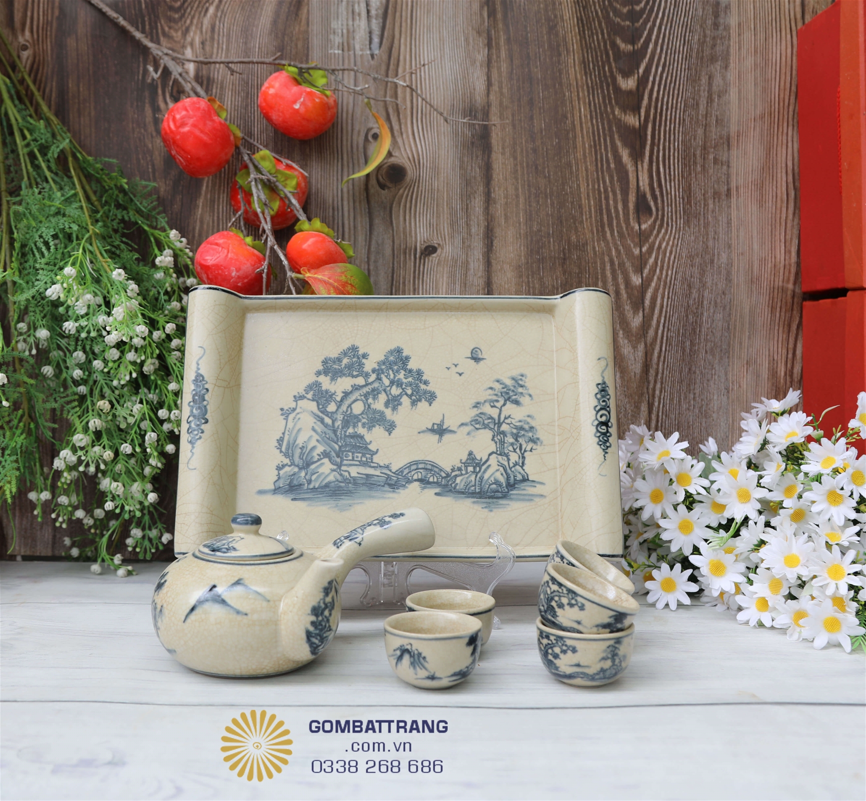 Họa tiết bộ trà mang tinh thần cổ truyền sang trọng của làng nghề Bát Tràng.