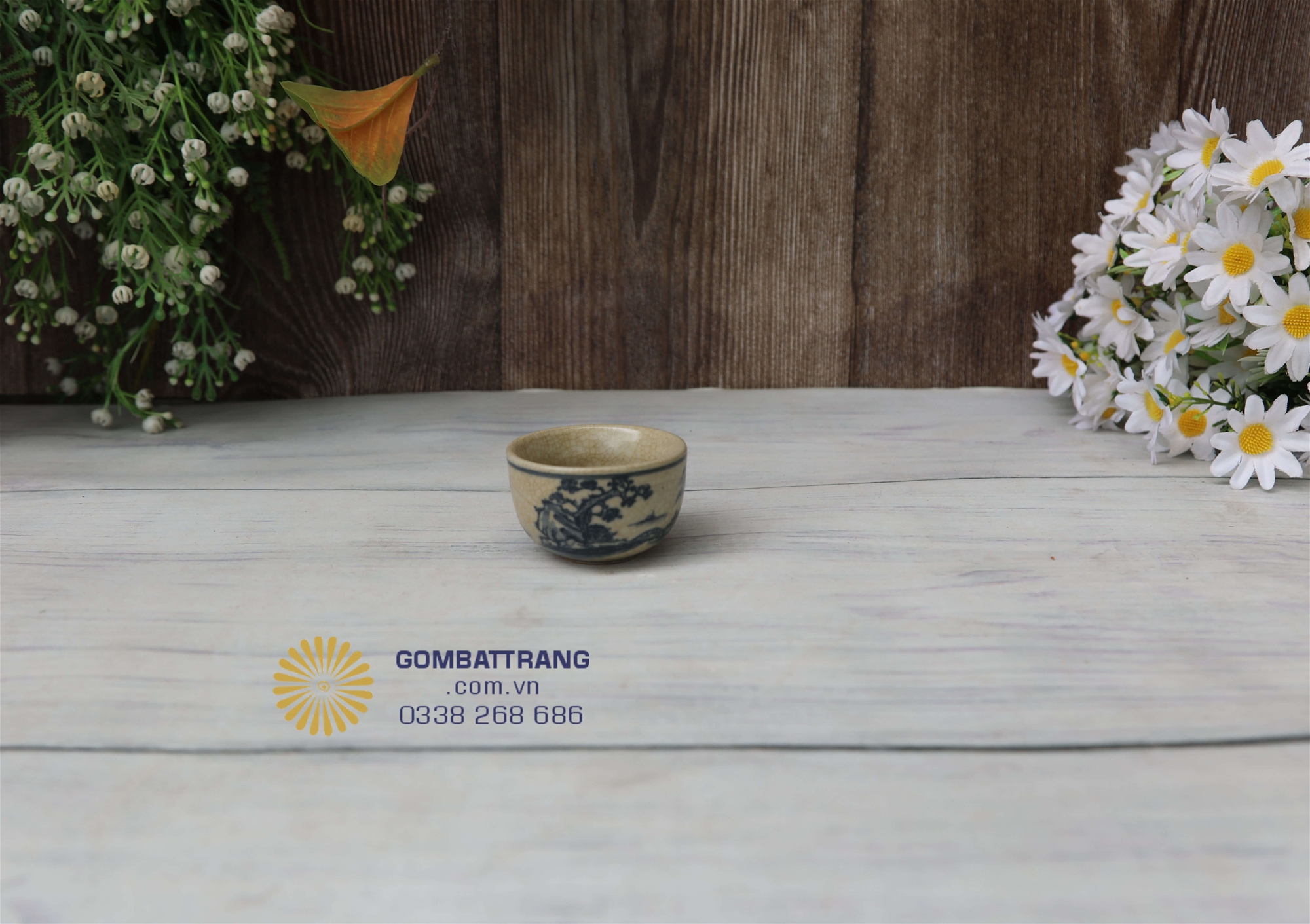 Chén trà gốm bọc đồng nhẹ nhàng giúp giữ hương trà lâu hơn