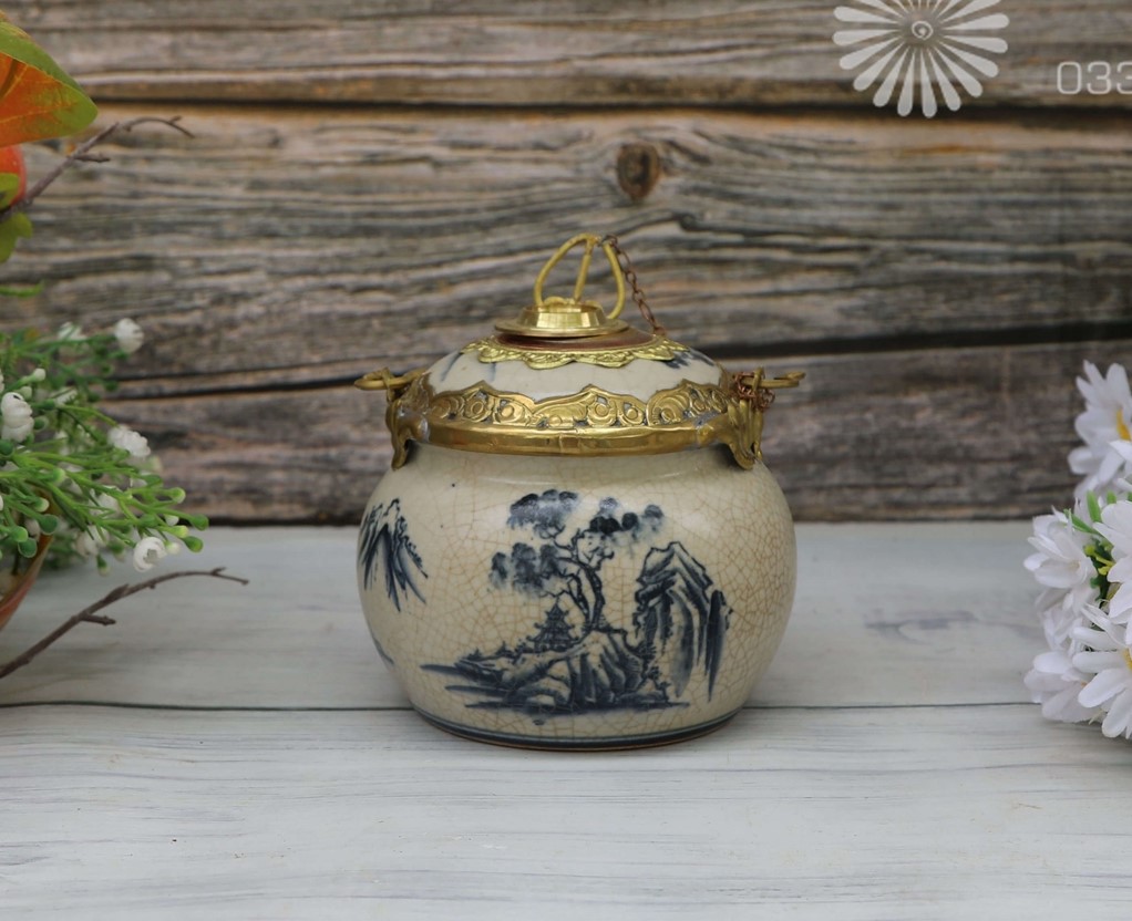 Bát điếu men rạn Bát Tràng trang trí hoa sen thanh tịnh, vừa mang ý nghĩa phong thủy vừa tôn không gian trà đạo