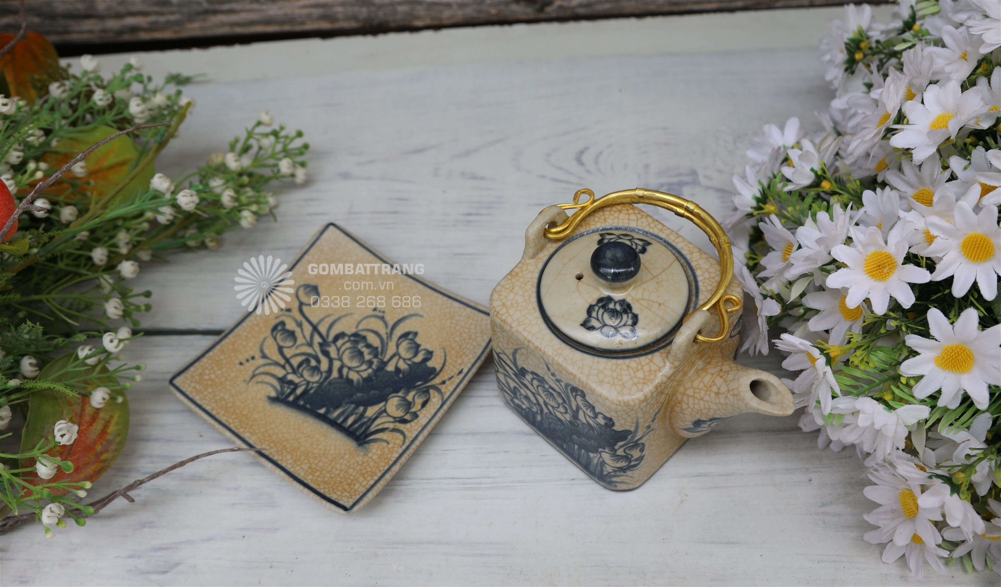 bộ ấm chén men rạn sử dụng chất đất Hồng Sa, mang đậm dấu ấn thời gian, thể hiện sự sang trọng