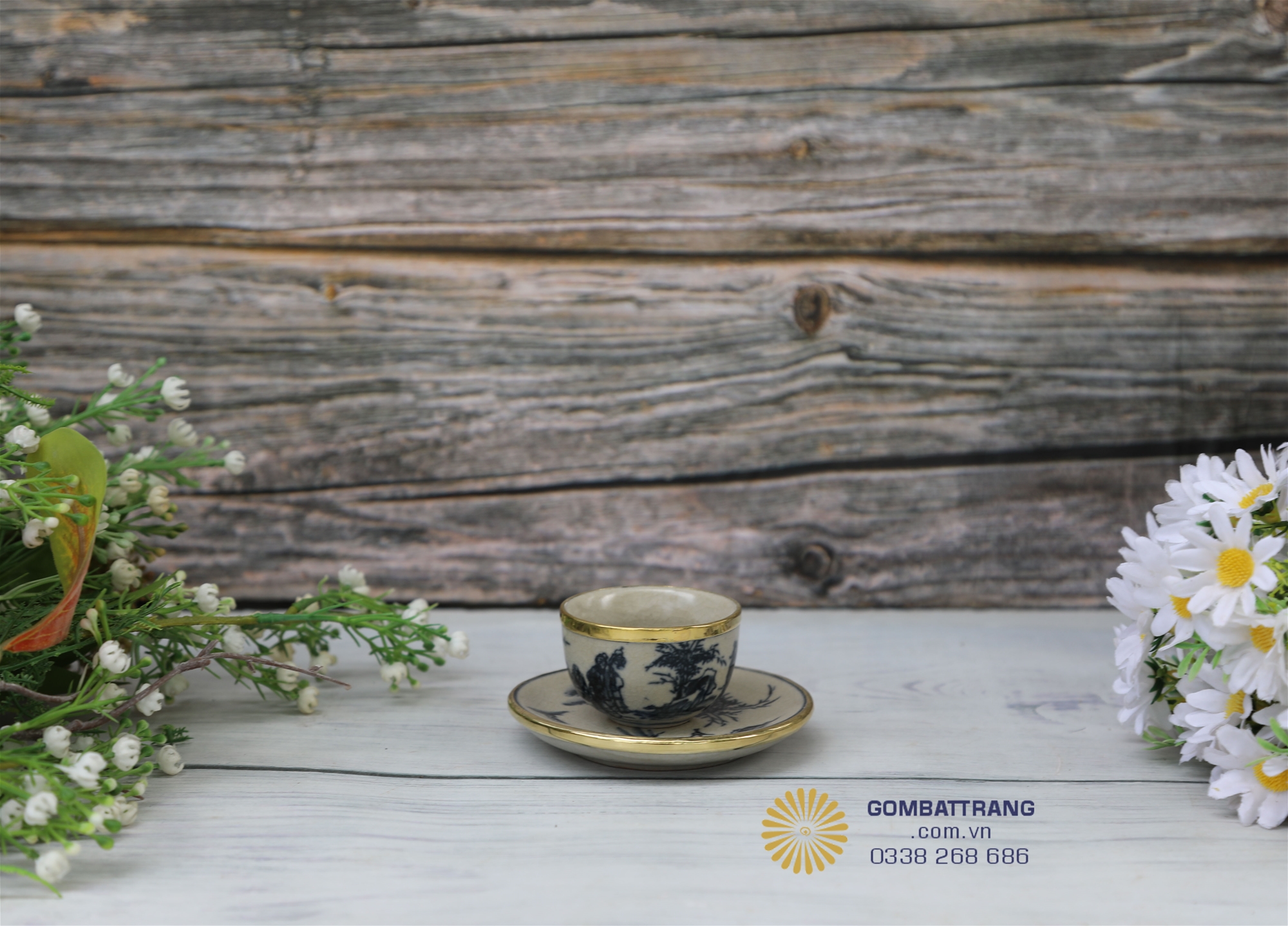 Mỗi chiếc chén trong bộ sản phẩm đều sở hữu hoa văn Sơn Thủy độc đáo, tạo nên hiệu ứng thị giác đẹp mắt khi thưởng trà