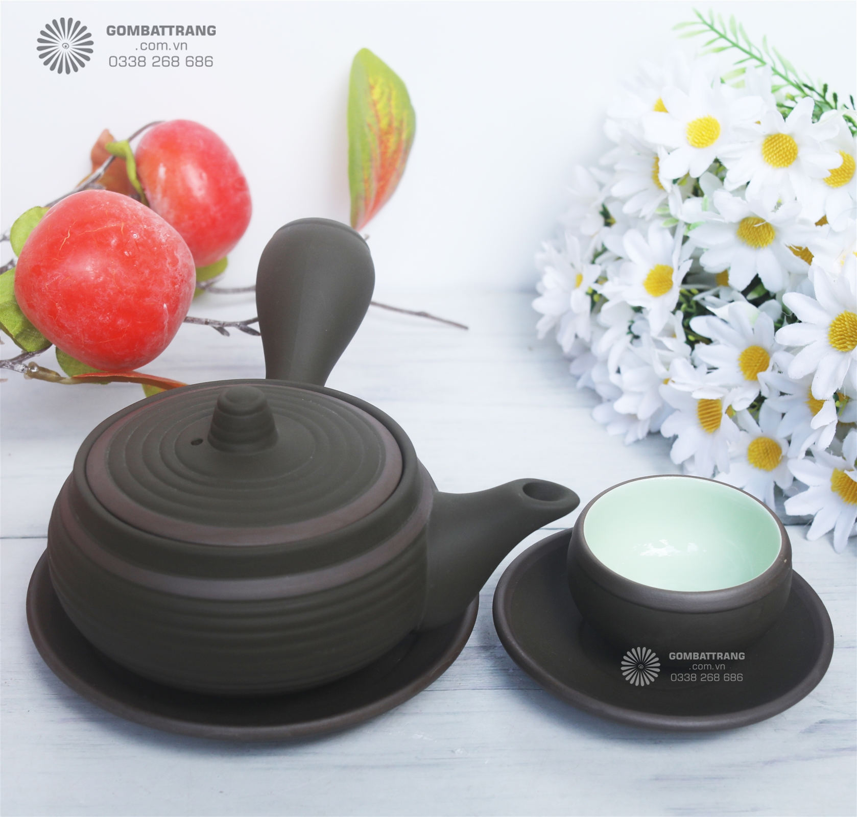 Ấm trà tay quai cầm độc đáo, thiết kế tinh xảo