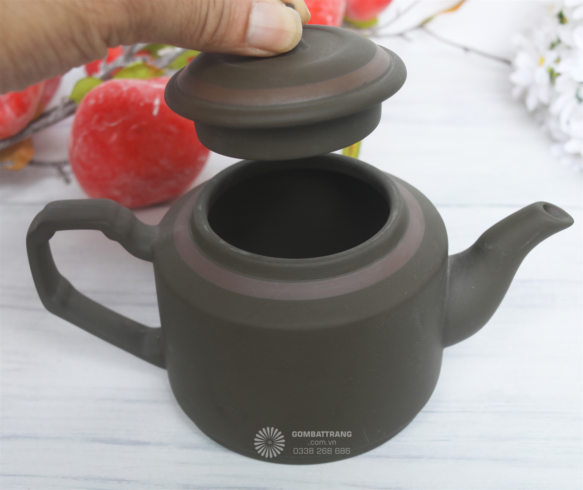 Thiết kế ấm dung tích lớn, rót trà mượt mà