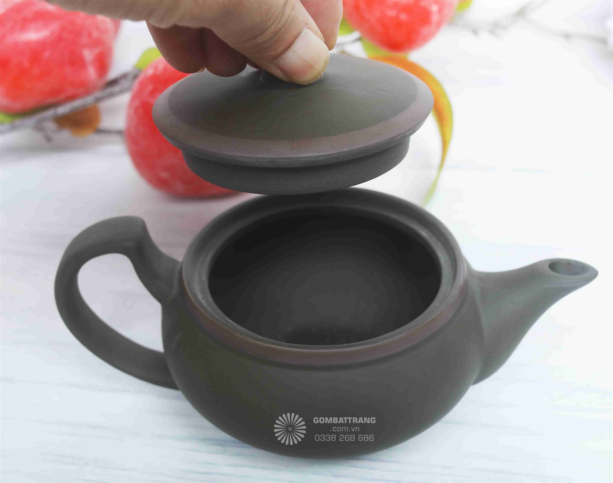 Chất đất tử sa tự nhiên giúp ấm trà luôn bền đẹp, lưu hương vị trà vô cùng tuyệt vời và trọn vẹn