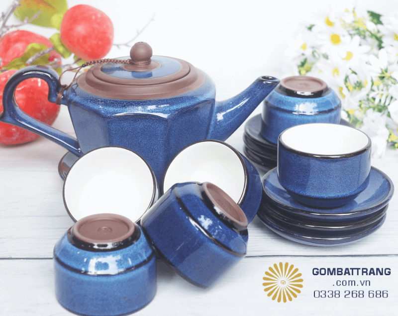 Bộ sản phẩm gồm 1 ấm và 6 chén, đủ phục vụ cho những buổi trò chuyện gia đình hay tiếp khách thân mật