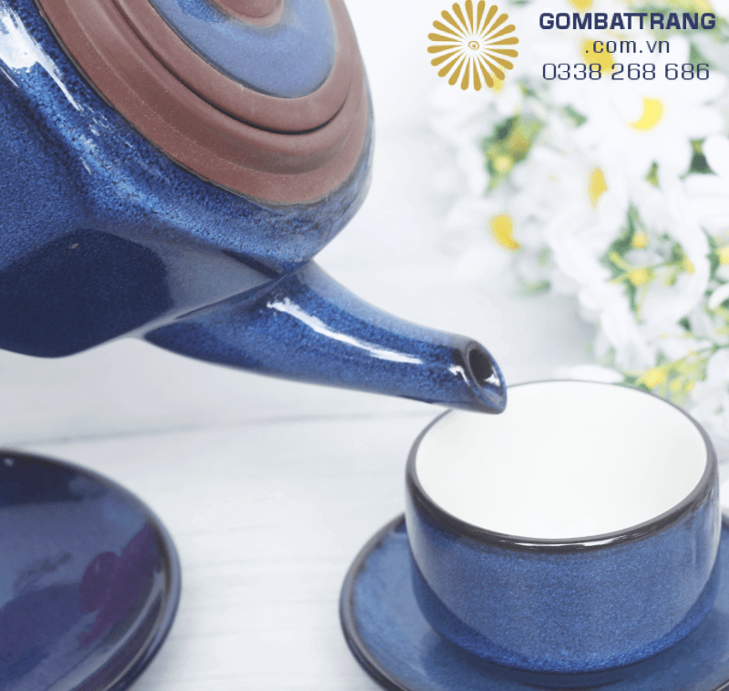 Chất liệu gốm sứ cao cấp được nung ở nhiệt độ cao đảm bảo độ bền, khả năng chịu nhiệt và an toàn cho sức khỏe