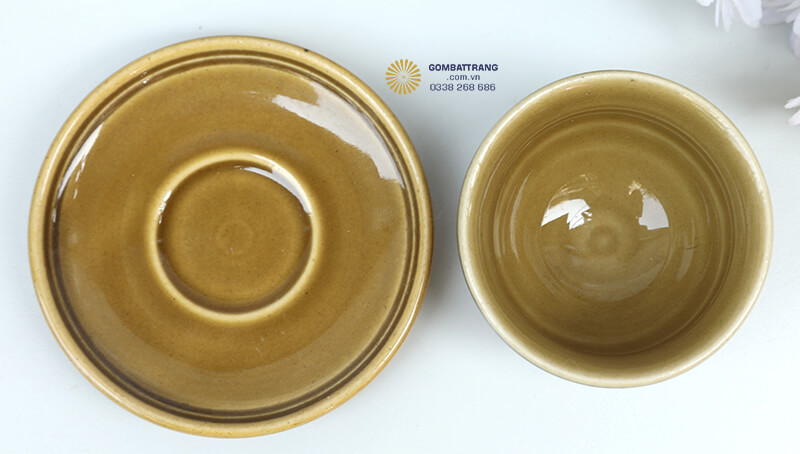 Bộ sản phẩm ấm chén bát tràng giá rẻ bao gồm 6 chén trà có kích thước nhỏ gọn