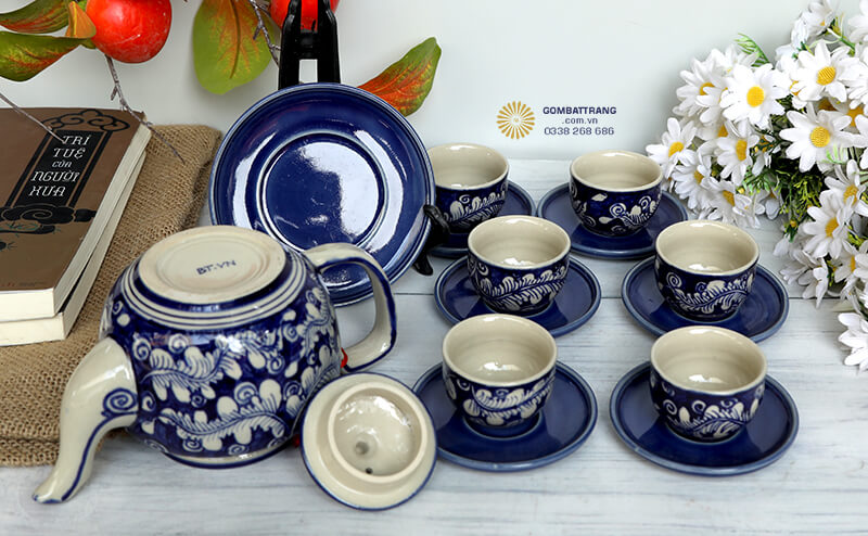 Chất liệu gốm sứ có khả năng giữ nhiệt tốt, giúp trà giữ được hương vị thơm ngon lâu hơn