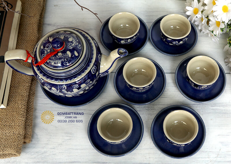 Bộ ấm chén cao cấp&nbsp;mang đậm dấu ấn làng gốm Bát Tràng với giá trị thẩm mỹ và công năng sử dụng vượt trội