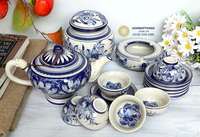 Cận Cảnh Bộ Chén Trà Thanh Lịch