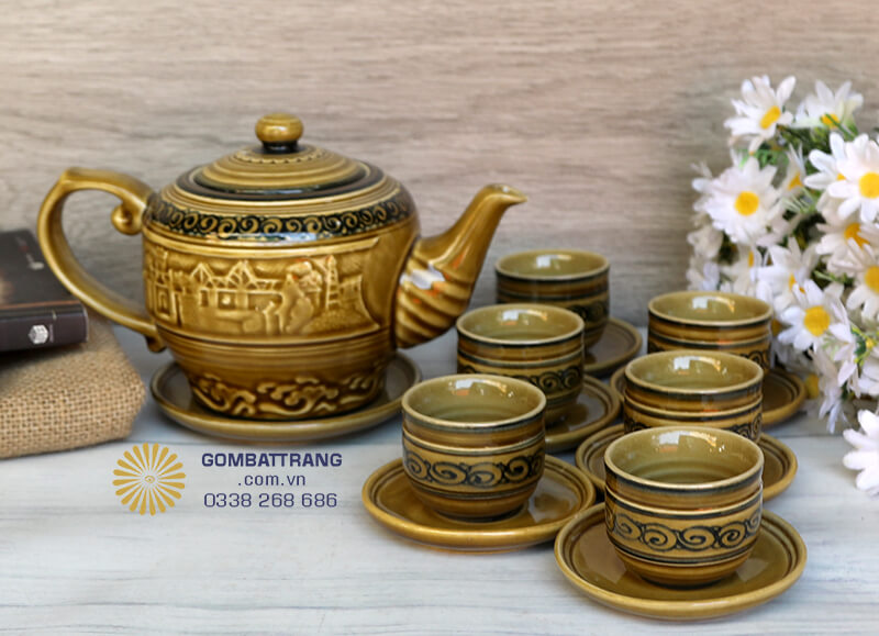 Mỗi chi tiết trên bộ chén trà bát tràng đều thể hiện bàn tay khéo léo của nghệ nhân làng gốm