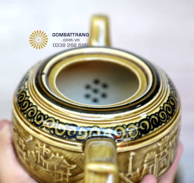 Lỗ lọc trà hình tổ tò vò của bộ ấm trà đẹp giúp dòng nước trà khi được rót ra cực trong và thanh