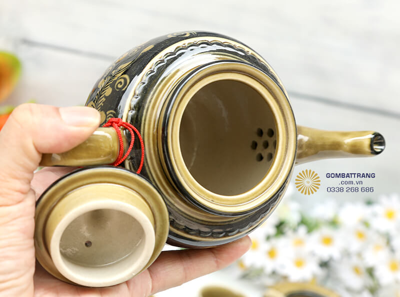 Chất liệu gốm sứ cao cấp chịu nhiệt tốt, không bị nứt vỡ hay biến dạng khi tiếp xúc với nhiệt độ cao