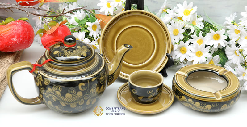 Sử dụng bộ ấm chén trà Bát Tràng mang đến trải nghiệm thưởng trà đích thực với hương vị trà được giữ nguyên vẹn nhất