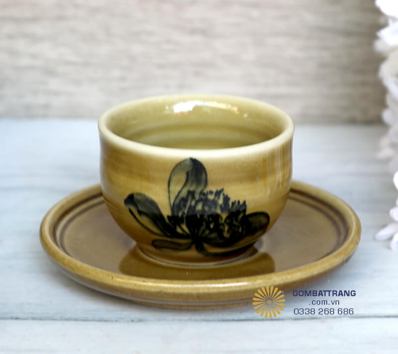 Kích thước chén vừa phải, dễ cầm nắm, giúp người dùng cảm nhận trọn vẹn hương vị và nhiệt độ của trà