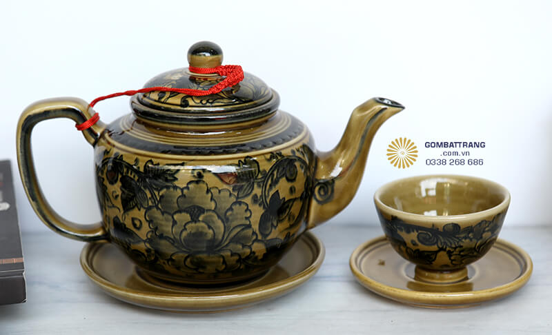 Màu Sắc Nâu Vàng Của Ấm Chén Cao Cấp Thể Hiện&nbsp;Sự Sang Trọng Vượt Thời Gian