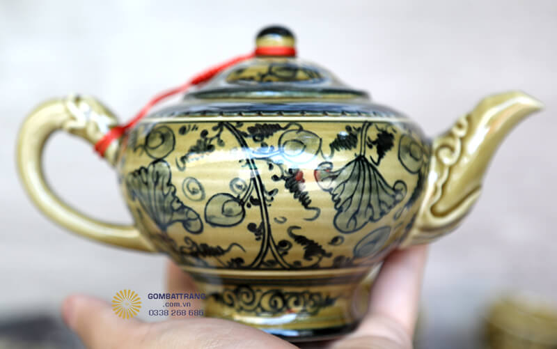 Chất liệu gốm sứ an toàn cho sức khỏe, không chứa chất độc hại, không ảnh hưởng đến hương vị trà