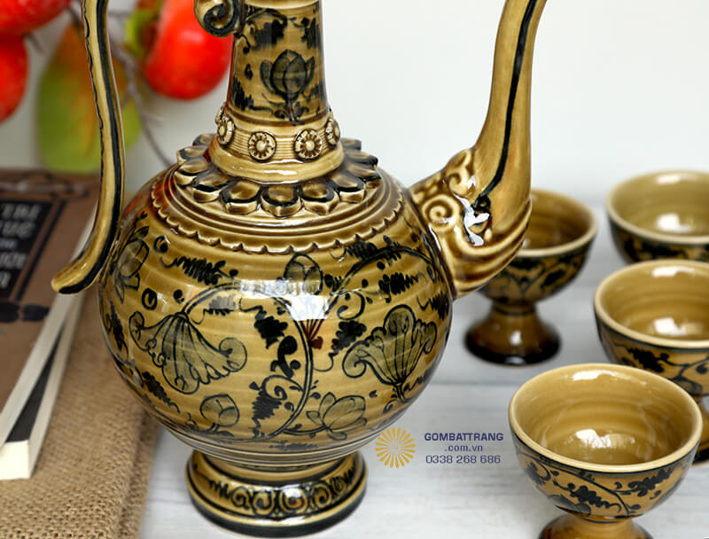 Bộ ấm chén đẹp sang trọng không chỉ phục vụ nhu cầu sử dụng mà còn là niềm tự hào của gia chủ