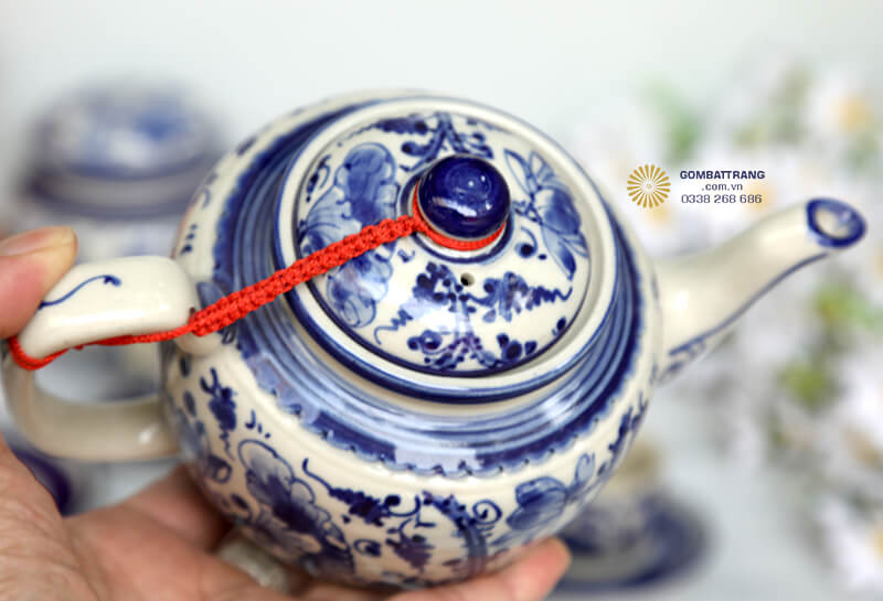 Ấm chén pha trà có khả năng chịu nhiệt tốt, không bị nứt vỡ khi tiếp xúc với nước nóng, giữ được nhiệt độ trà lâu hơn