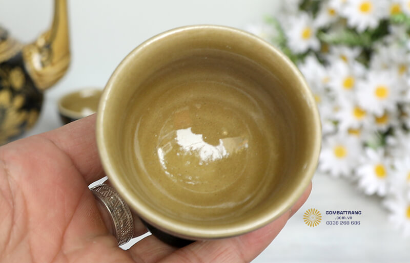 Bộ ấm chén sứ cao cấp&nbsp;là món đồ phong thủy tuyệt vời, giúp gia đình thêm sum vầy, hạnh phúc