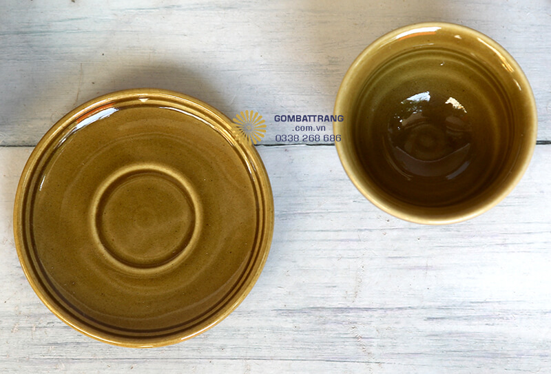 Bộ chén trà Bát Tràng&nbsp;bao gồm sáu&nbsp;chiếc chén nhỏ xinh xắn, tròn đều với thành chén dày vừa phải