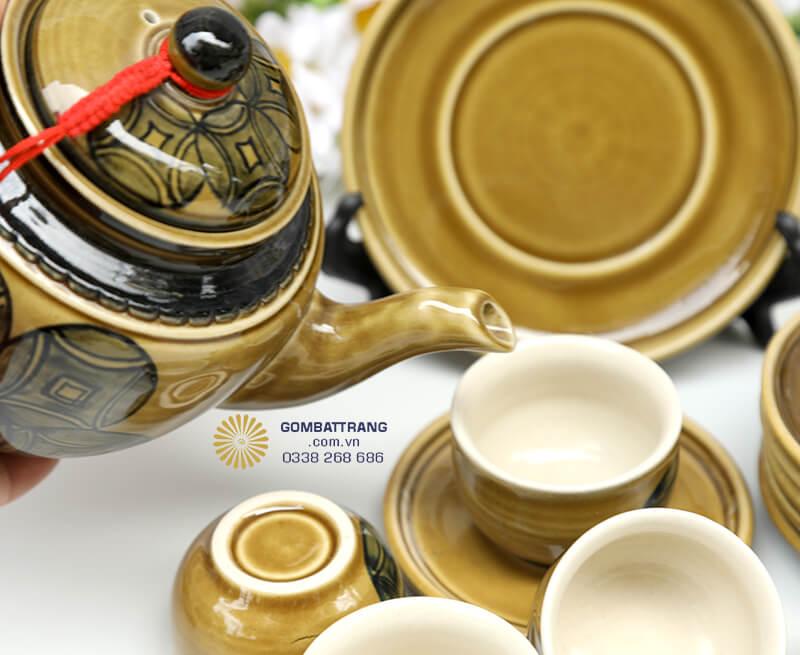 Ấm trà Bát Tràng cao cấp có thiết kế tinh xảo, chất liệu cao cấp và ý nghĩa phong thủy sâu sắc