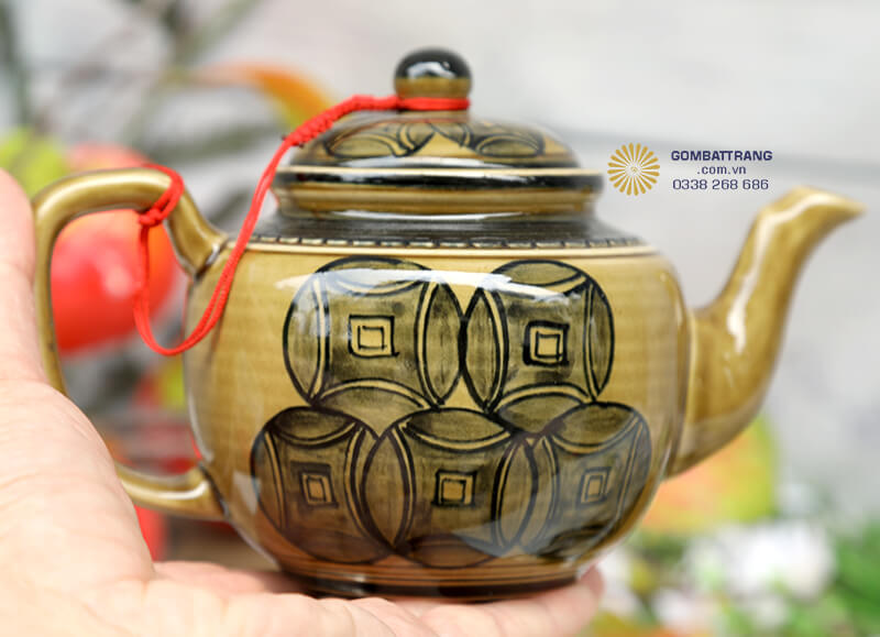 Bộ ấm chén trà bát tràng có khả năng giữ nhiệt tốt, giúp trà luôn ấm nóng trong suốt buổi thưởng trà