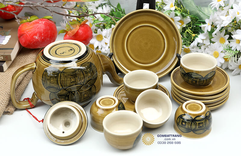 Bộ ấm chén pha trà đạo này không chỉ phục vụ nhu cầu thưởng trà mà còn là vật phẩm phong thủy tuyệt vời cho gia đình