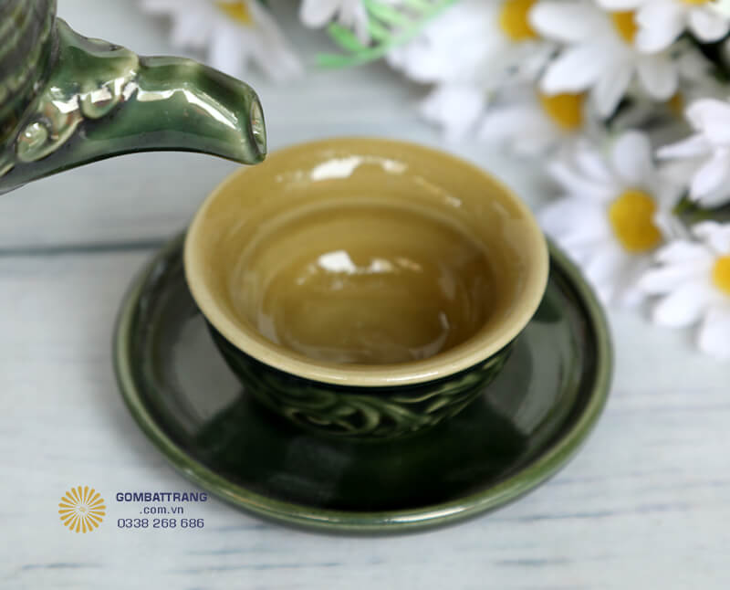 Kích thước chén vừa vặn với bàn tay, phù hợp với phong cách thưởng trà đạo truyền thống