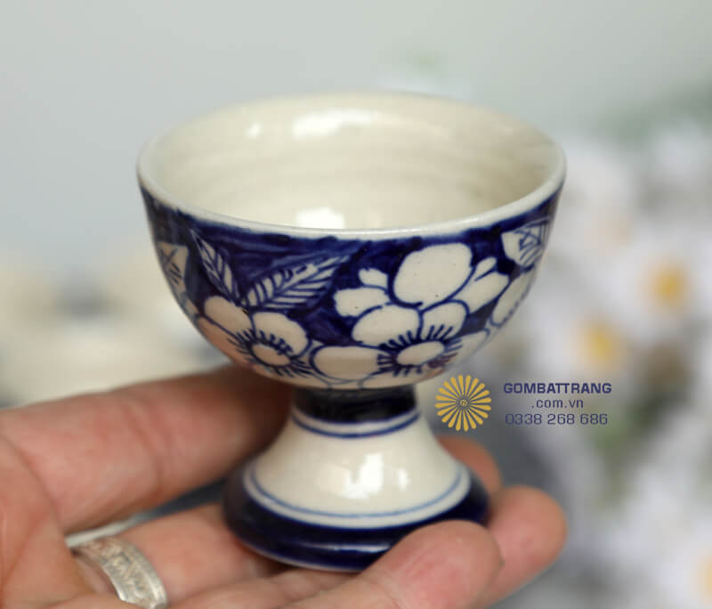 Điểm nhấn quan trọng giúp bộ ấm chén sứ cao cấp thêm phần lịch sự và sang trọng khi trình bày trên bàn trà