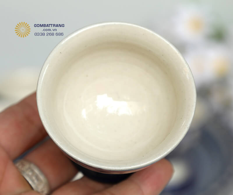 Bộ ấm chén sứ cao cấp có độ giữ nhiệt tốt, chịu được nhiệt độ cao mà không bị nứt vỡ, đảm bảo sử dụng lâu dài