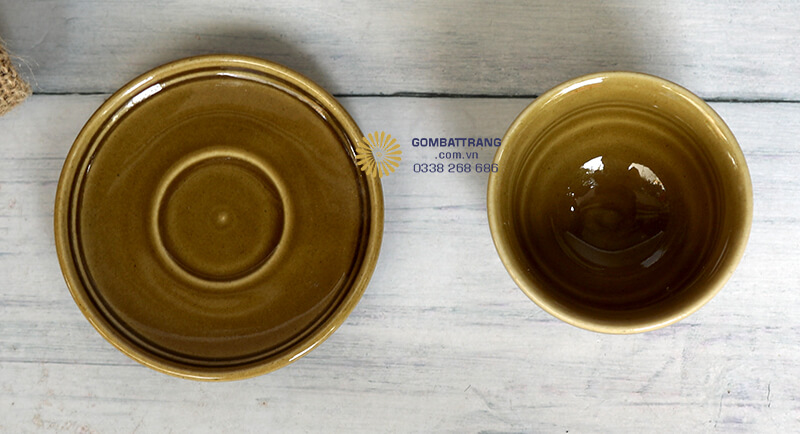 Hình ảnh&nbsp;cận cảnh chén trà và đĩa lót