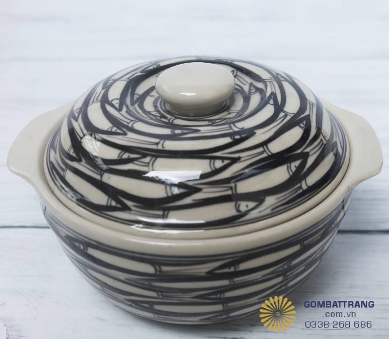 Được nung ở nhiệt độ trên 1.200°C, bộ bát đĩa Bát Tràng đẹp decor không chỉ giữ màu men sáng lâu năm mà còn có tuổi thọ gấp 3 lần dòng bát đĩa thông thường.