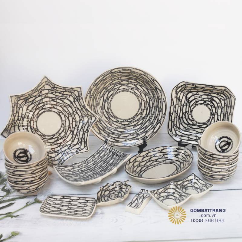Hơn 15.000 gia đình đã tin chọn bộ bát đĩa Bát Tràng đẹp decor họa tiết cá nối đuôi, minh chứng cho sự tinh tế và độ bền vượt trội của gốm Việt.