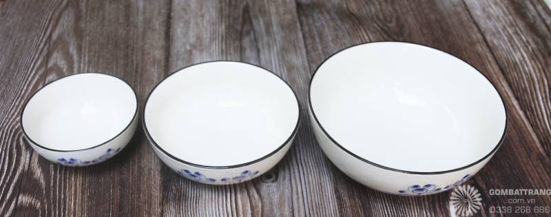 Bát đĩa gốm sứ Bát Tràng men trắng viền nâu, kích thước đa dạng, phù hợp dùng cơm hằng ngày và tiệc gia đình.