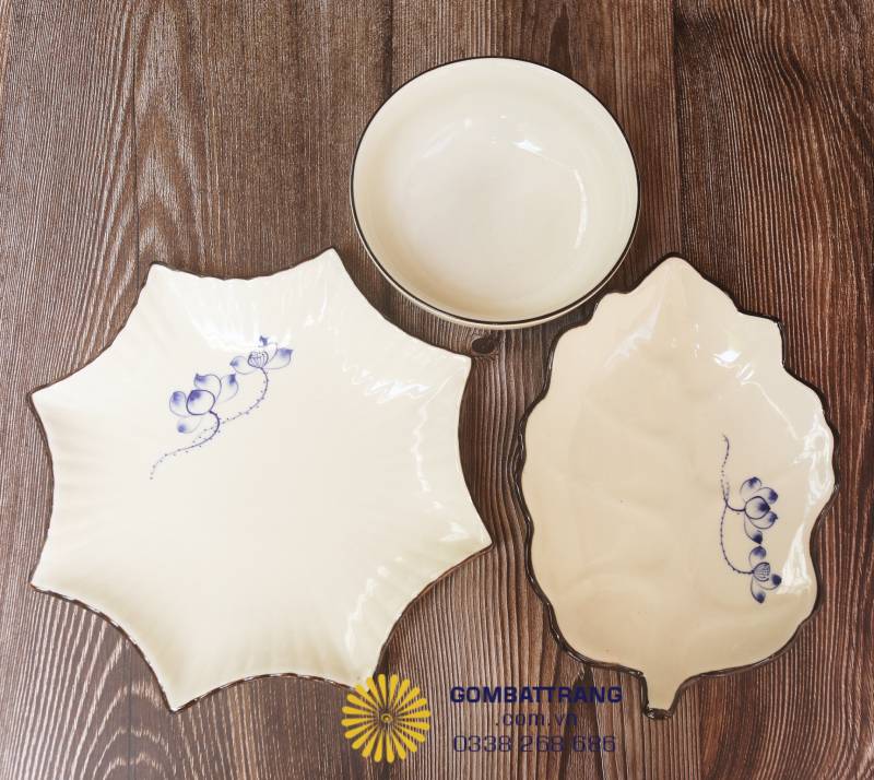 Đĩa gốm sứ Bát Tràng hình lá độc đáo kết hợp bát cơm men trắng, tạo điểm nhấn cho bộ bát đĩa hoa sen trang trí.