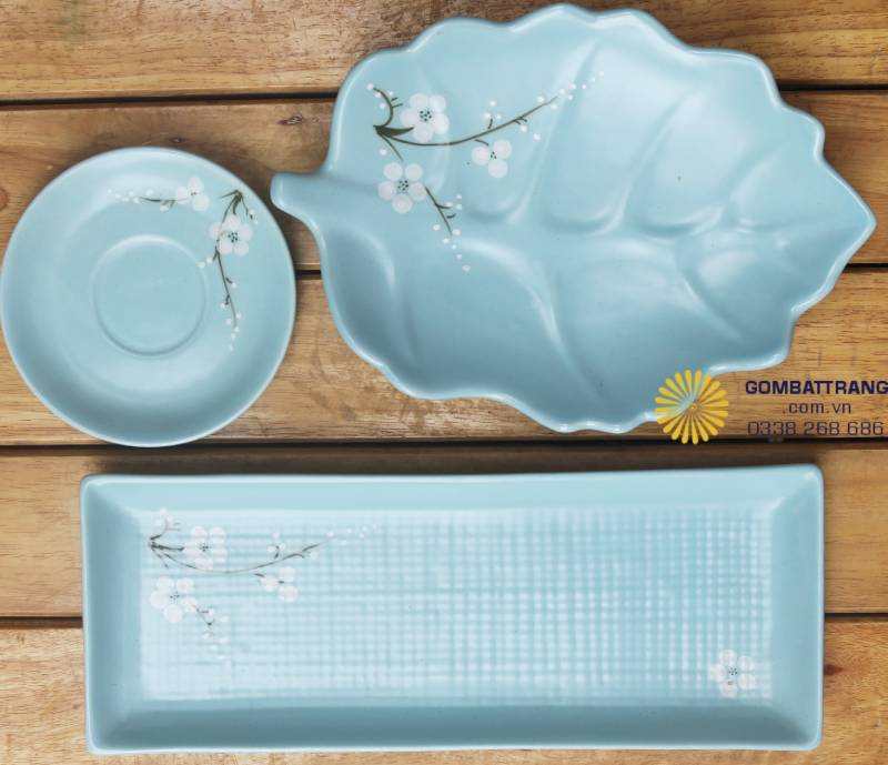 Đĩa lá độc đáo kết hợp đĩa chữ nhật phẳng tinh tế, mang đến sự phá cách trong bày biện, vừa trang nhã cho mâm cúng, vừa hiện đại cho bàn tiệc.