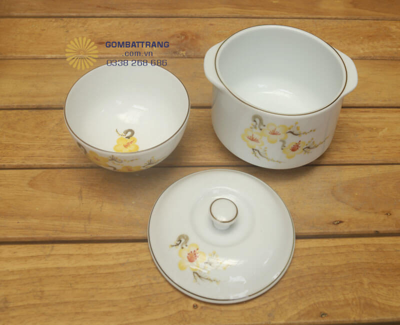 Sự thanh lịch toát lên từ những đường nét mềm mại của bộ bát đĩa gốm sứ